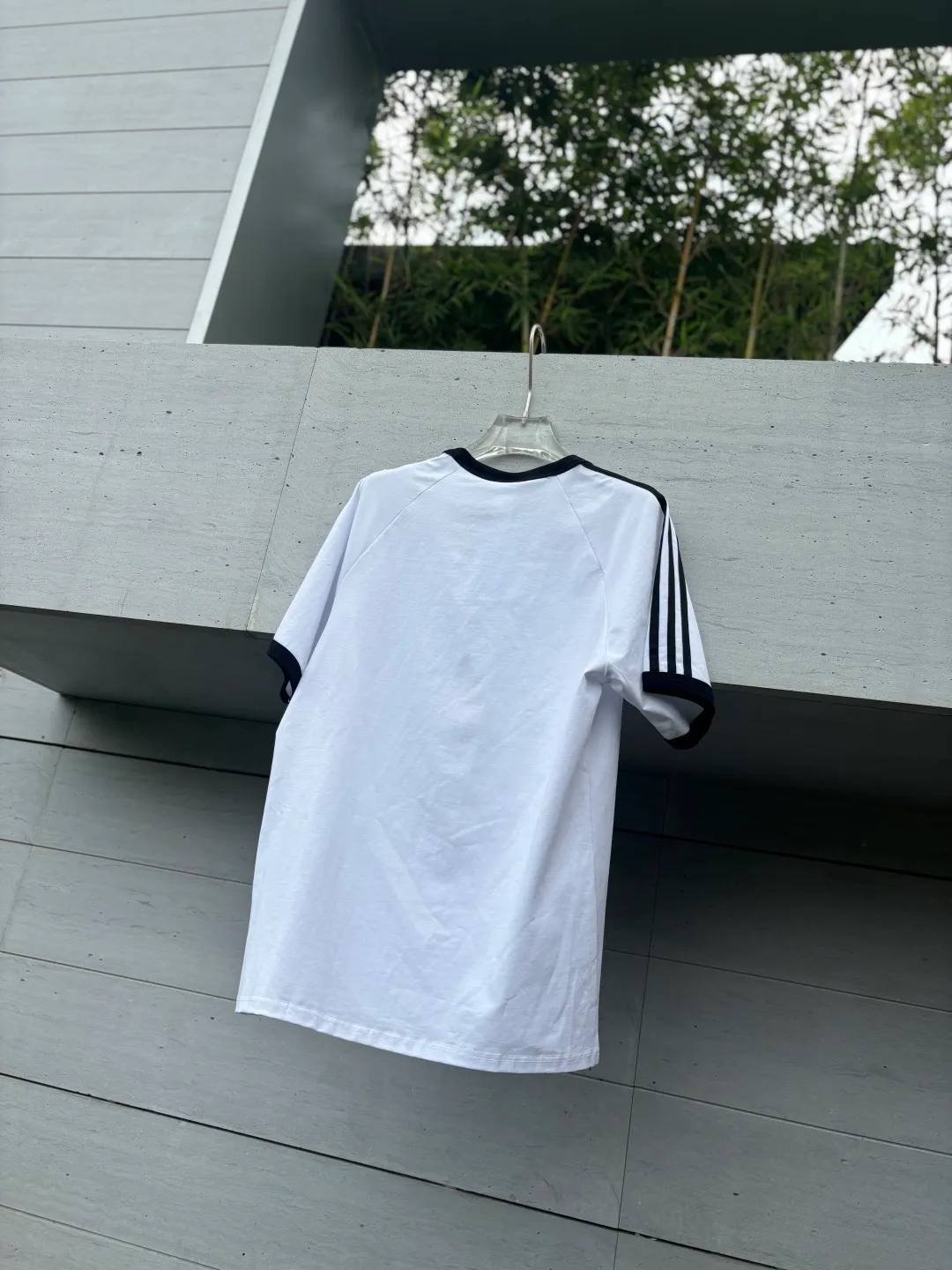 🈴𝟱Color Collection 𝟬𝟱𝟭𝟰𝟴# Exclusive real shot/difference between various stolen pictures and online version on the market [𝗔𝗗𝗜𝗗𝗔𝗦 Adidas Clover Classic Embroidered Couple Round Neck Short Sleeve 𝗧 Shirt] ✅Full set of 1:1 customized accessories ➕Customized three-label ➕𝗬𝘂𝗮𝗻 version hang tag ➕𝗹𝗼𝗴𝗼 packaging bag 🔥 ➕Scan the tag to enter the official website. ✅Top Original version, ins Xiaohongshu has many bloggers wearing it. Clover's latest 5-color T is really Korean casual style ➕Classic Versatile❤️ Skin-friendly and Breathable, super comfortable for daily wear. The clover logo on the chest is very recognizable. 3D three-dimensional tailoring. The upper body is crisp and stylish. The fit is loose. It covers the flesh and makes you slim. It perfectly modifies the figure. The full set of accessories is customized in a one-to-one mold, striving for excellence. Good Quality is never just talk! Color: White Pink Light Gray Green Black Tibetan Blue Size: S M L XL XXL